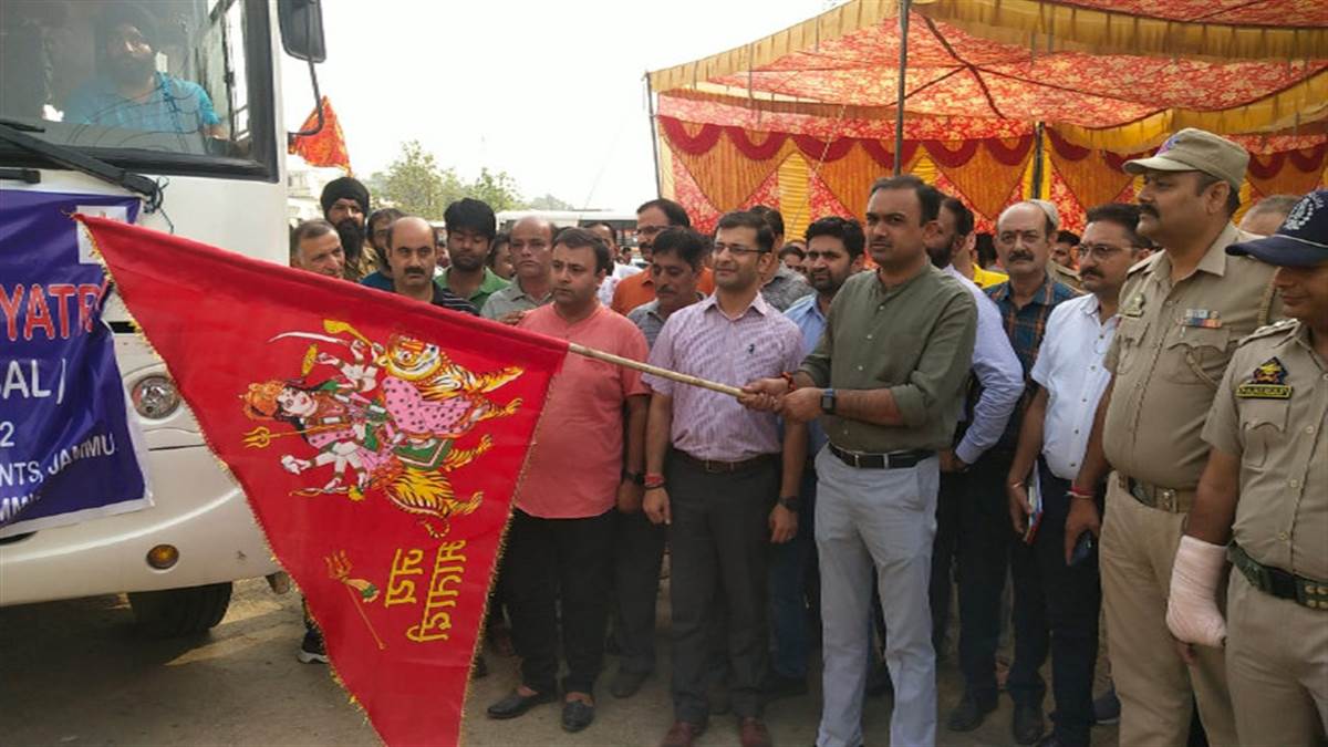 kashmiri hindus left for tulmula from jammu to attend the mela of kheer bhawani held in tulmulla ganderbal