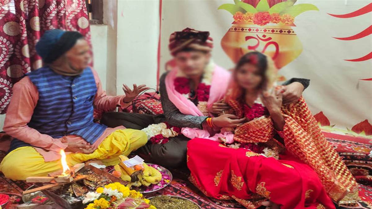 दिल्ली के आर्यसमाज मंदिर में शादी की तस्वीर। फोटो-स्वयं महिला