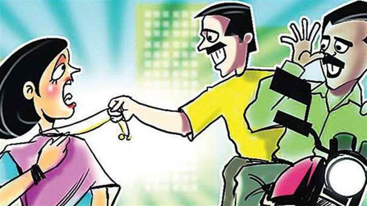 महिला की चेन छीनने वाले को पुलिस ने घेर कर पकड़ा, बाइक, तमंचा सहित कारतूस बरामद