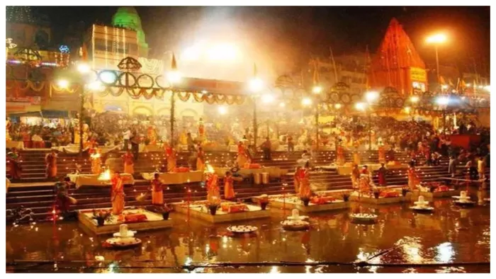 Famous Aarti in India: विश्व प्रसिद्ध हैं इन 4 जगहों की आरती, जरूर देखने जाएं, हो जाएंगे भक्ति से भावविभोर