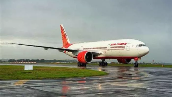 मिडिल क्लास के लिए हवाई यात्रा पहुंच से बाहर, आसमान छू रहे विमान टिकटों के दाम। प्रतीकात्मक तस्वीर