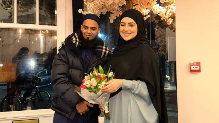 Sana Khan flaunted her baby bump in a burqa with hubby Mufti Anas Sayed- Photo/Instagram