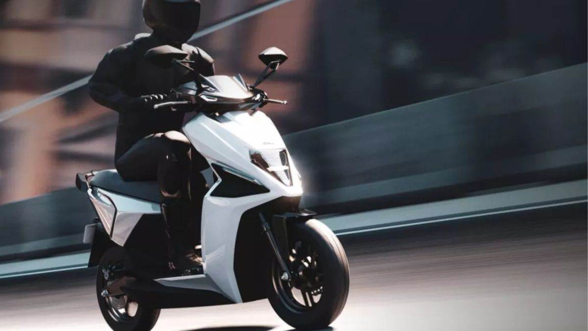 https://www.jagranimages.com/images/newimg/07062023/07_06_2023-simple_one_electric_scooter_23434482.jpg