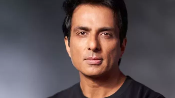 Sonu Sood Comes Forward for Odisha Train Tragedy Victims and Family for Help Shares Helpline Number/Instagram