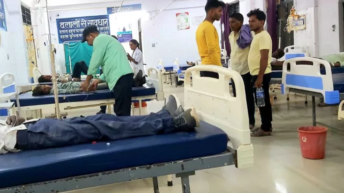 Chandauli News: बारातियों से भरी ट्रैक्टर ट्राली पलटी, तीन की मौत