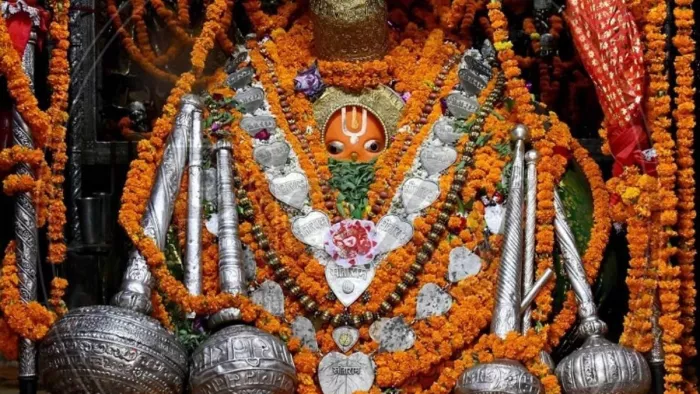 Ayodhya: हनुमानगढ़ी में वीआईपी दर्शन पर लगी रोक