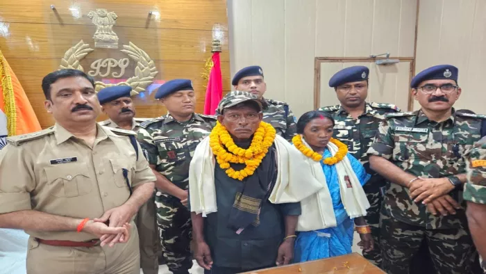 15 वर्षों से फरार तीन लाख का इनामी माओवादी रावण कोड़ा ने किया आत्मसमर्पण
