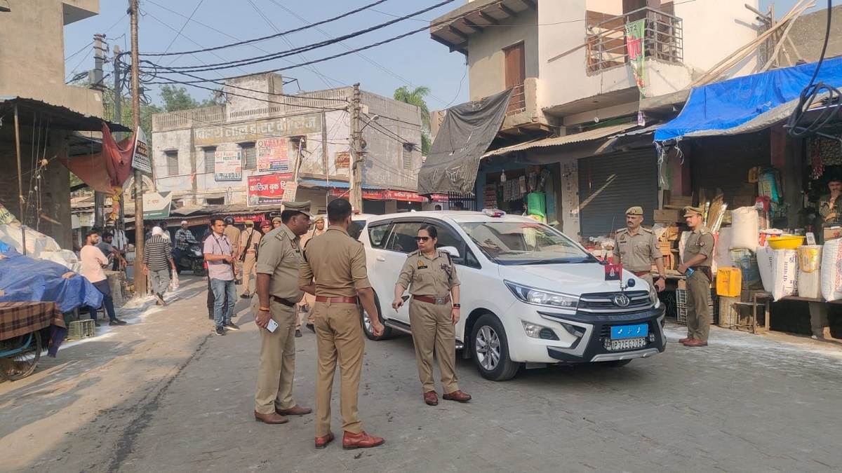 https://www.jagranimages.com/images/newimg/07062025/07_06_2025-bakrid_security_preparations_greater_noida_23957934.jpg