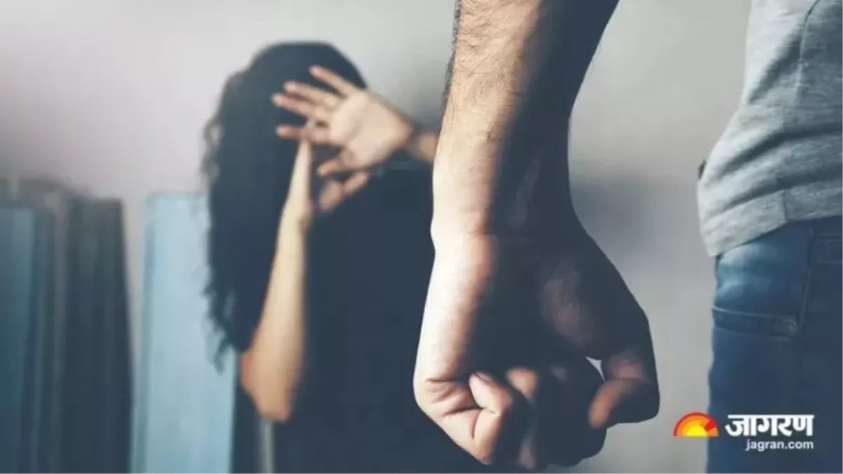 UP: दहेज को लेकर मां-बेटी को घर से निकाला, प्रताड़ित किया... पति समेत पांच के खिलाफ मुकदमा दर्ज