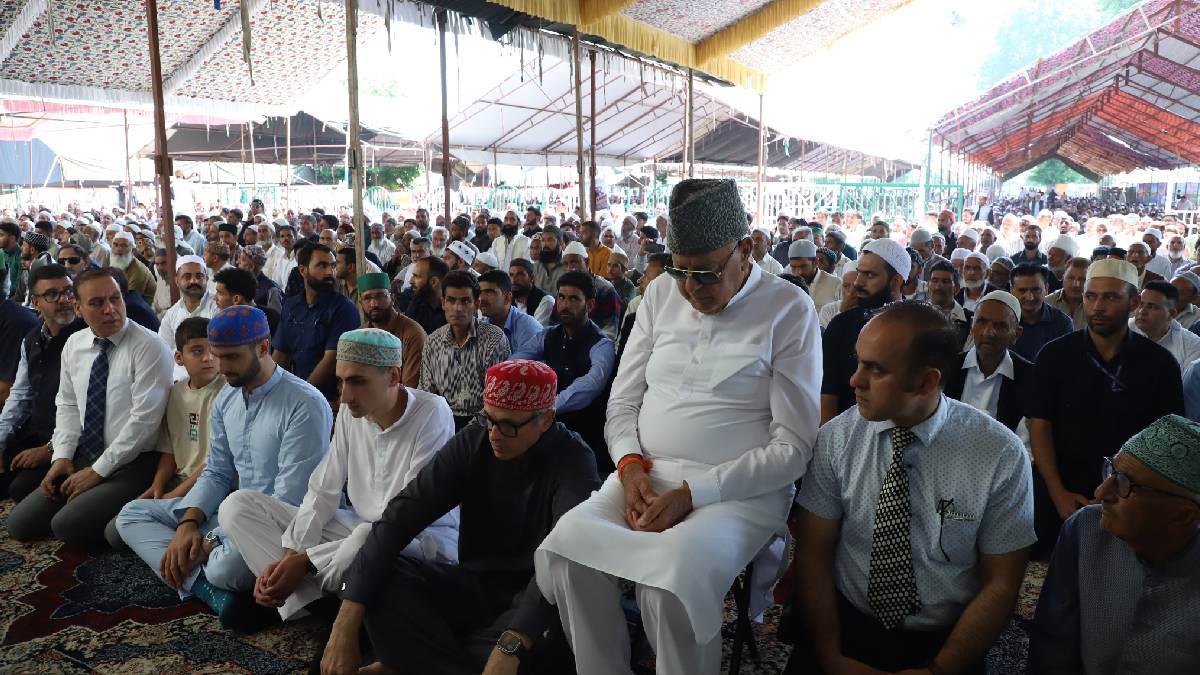 https://www.jagranimages.com/images/newimg/07062025/07_06_2025-eid_kashmir_1_23958290.jpg