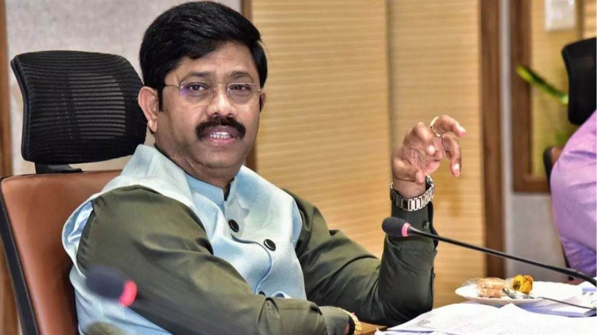 gorakhpur news minister nandi assures solution to entrepreneurs problems