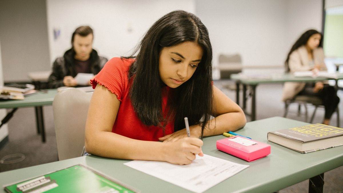 https://www.jagranimages.com/images/newimg/07062025/07_06_2025-student_news_23958301.jpg