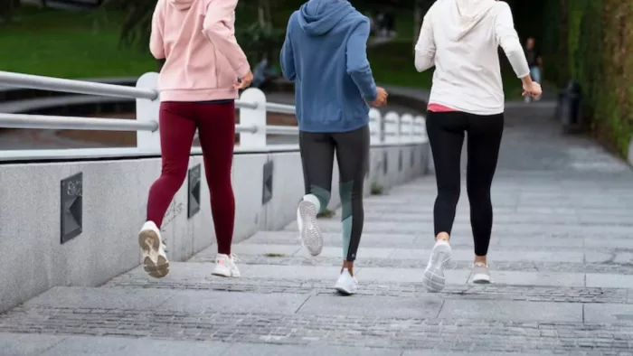 वजन कम करने के लिए करें ये Walking Exercise (Image Credit- freepik)