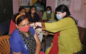 16,393 लोगों को लगा टीका, पांच मिले पाजिटिव