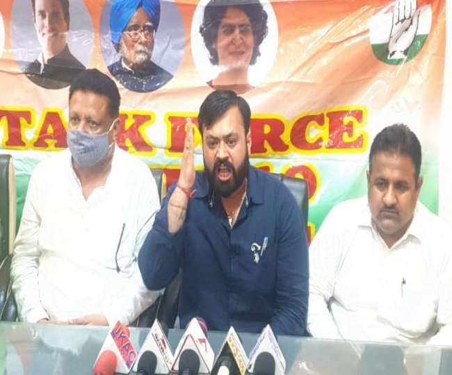 गुलाम नबी आजाद के समर्थन में पत्रकार वार्ता को संबोधित करते कॉरपोरेटर गौरव चोपड़ा, जय सिंह, सौबत अली।