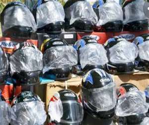 केंद्र सरकार के नए नियम के तहत अब ब्रांडेड हेलमेट लगाना होगा।