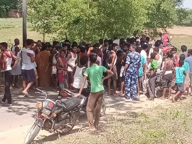 बालू लदा ट्रैक्टर ने मासूम को रौंदा, मौत - A sand laden tractor trampled  the innocent, died - Bihar Nalanda General News