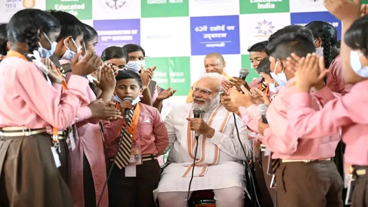 PM Varanasi Visit : अक्षय पात्र के लोकार्पण पर शिव तांडव सुन मुदित हो गए प्रधानमंत्री, बच्‍चों के आत्‍मविश्‍वास के हुए कायल