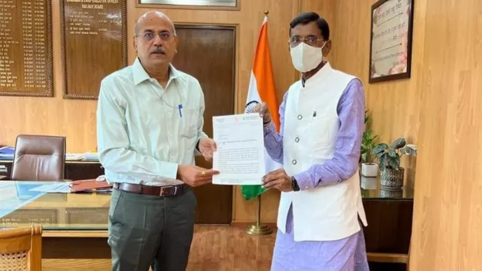 Indian Railways News: सांसद संजय सेठ ने रेलवे बोर्ड के चेयरमैन से की मुलाकात।