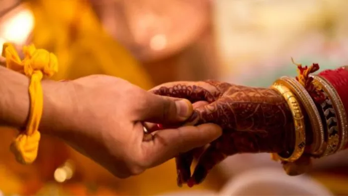 Bihar में तीन दिन की Love Marriage, ससुराल से भी दुल्हन को धक्के मार कर भगाया। प्रतीकात्मक तस्वीर