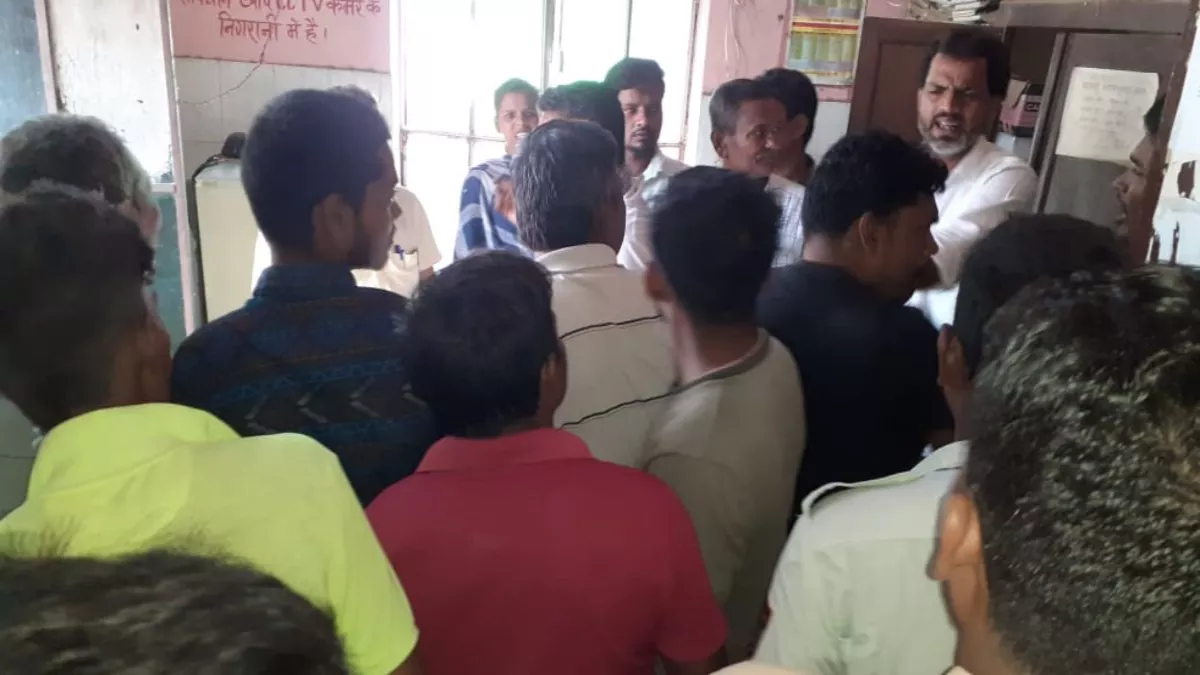 Madhubani News: डेंटिस्ट ने करा दी डिलीवरी, जच्चा-बच्चा की मौत पर हंगामा; ऑन ड्यूटी डॉक्टर को लोगों ने पीटा
