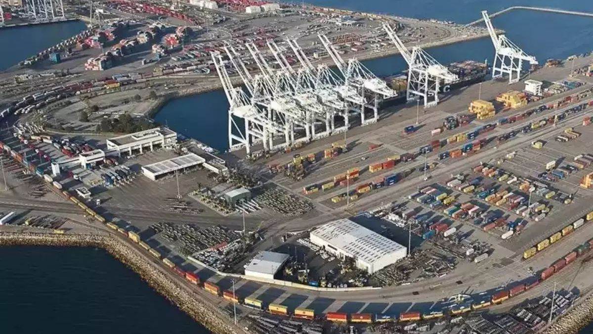 https://www.jagranimages.com/images/newimg/07072024/07_07_2024-chabahar_port_23753634.jpg