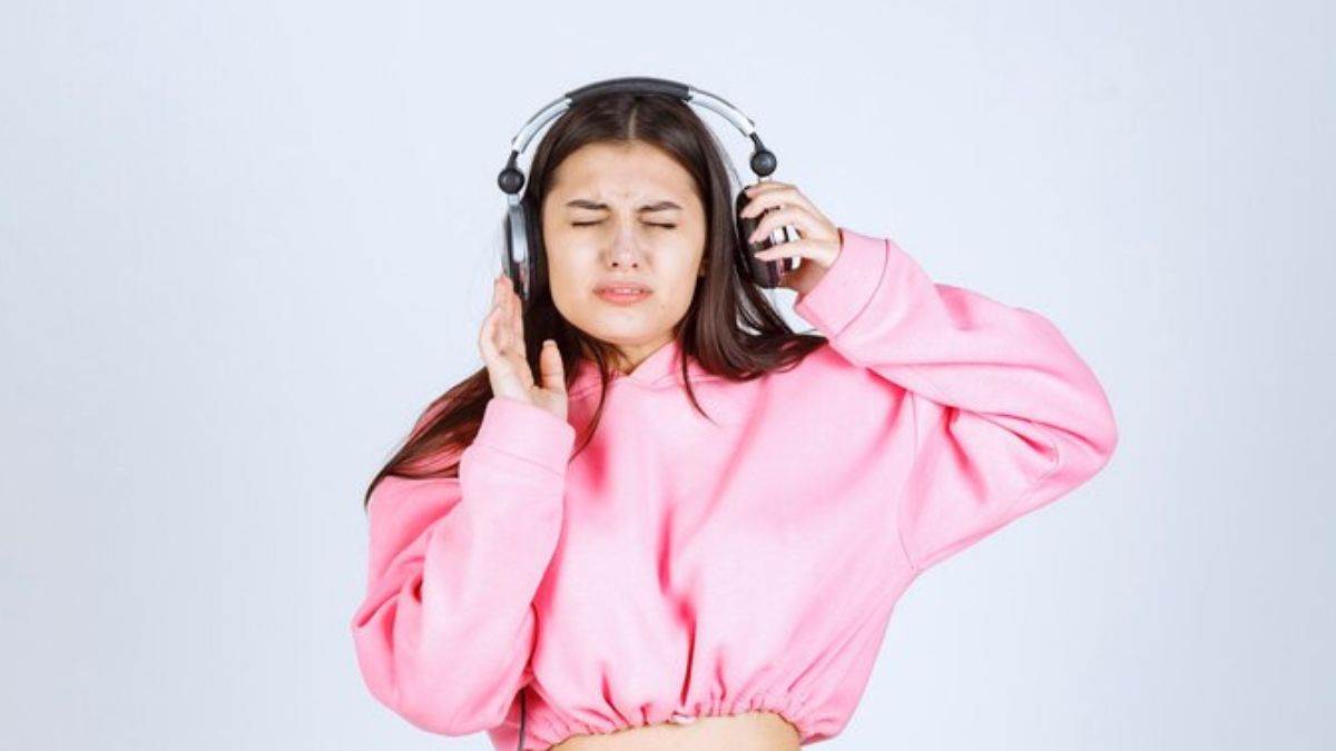 earphones are ruining your ears health department taken up responsibility of creating awarenes in up