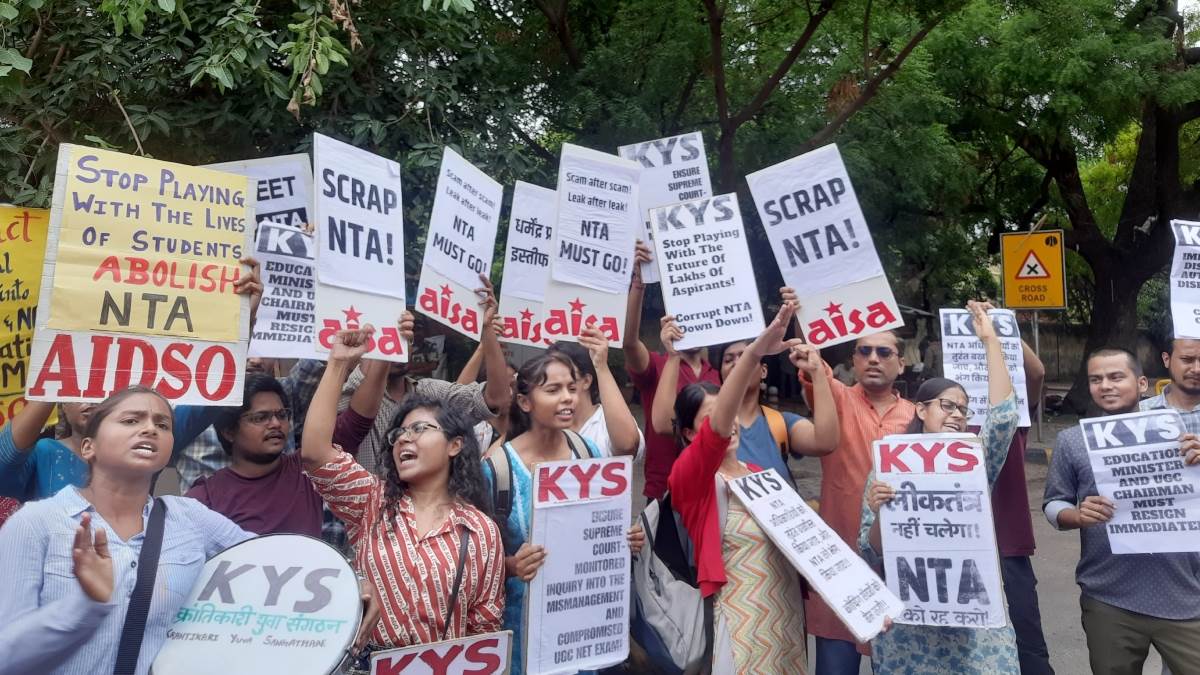 https://www.jagranimages.com/images/newimg/07072024/07_07_2024-protest_4_23754120.jpg