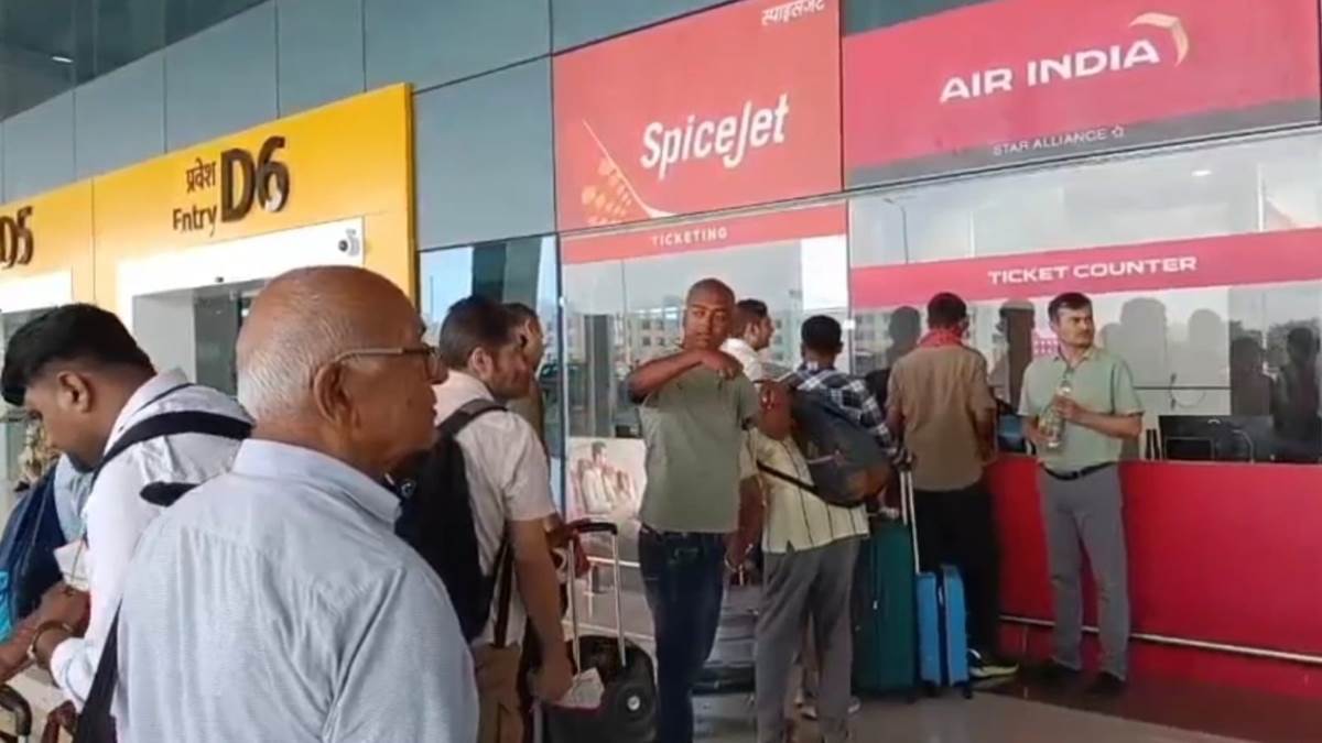 air india flight grounded in patna passengers protest technical delay
