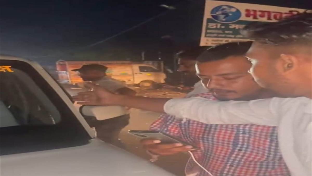 bijnor news bjp yuva morcha leader attacked in bijnor over car dispute