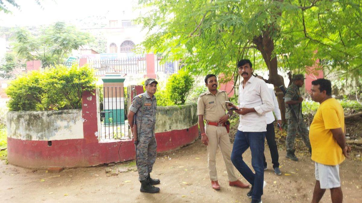 mahatma gandhi statue stolen from gaya ashram