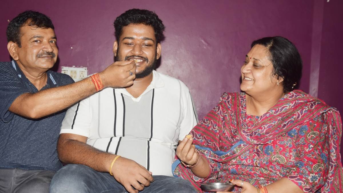 bhagalpur nikhil anand secures 20th rank in ca exam