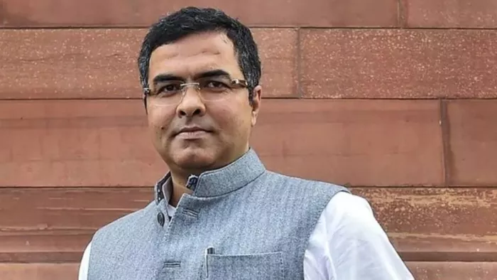 नंद नगरी फ्लाईओवर के निर्माण कार्य मे बांधा बन रहे 27 पेड़ जल्द हटाए जाएंगे।