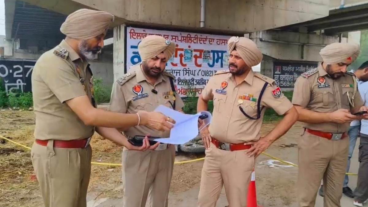 encounter between police and criminals in jalandhar two accused injured in firing