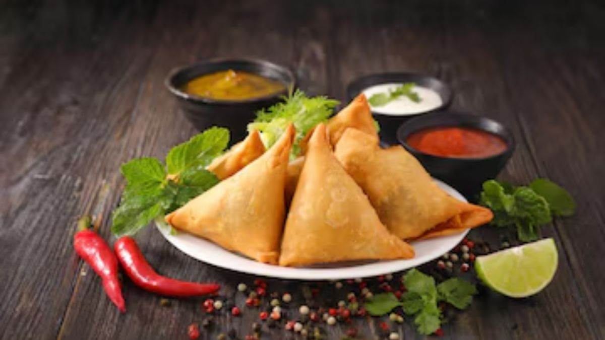 https://www.jagranimages.com/images/newimg/07072025/07_07_2025-samosa_23977806.jpg