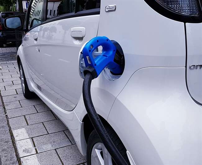 इलेक्ट्रिक कार देगी जबरदस्त रेंज बस फॉलो करें ये आसन से टिप्स How to