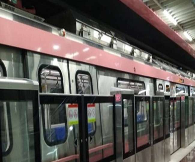 Delhi Metro Commuters Alert ! ध्यान दें यात्री, पिंक लाइन के नए हिस्से पर फिलहाल धीमी चलेगी दिल्ली मेट्रो