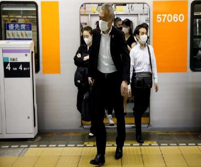 an attacker stabs 10 people on a train in tokyo two are in critical condition