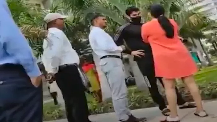 सोसायटी में घुसकर बाहरी लोगों ने काटा बवाल, सिक्योरिटी गार्ड के साथ मारपीट; आरोपित के समर्थन में लगाए नारे