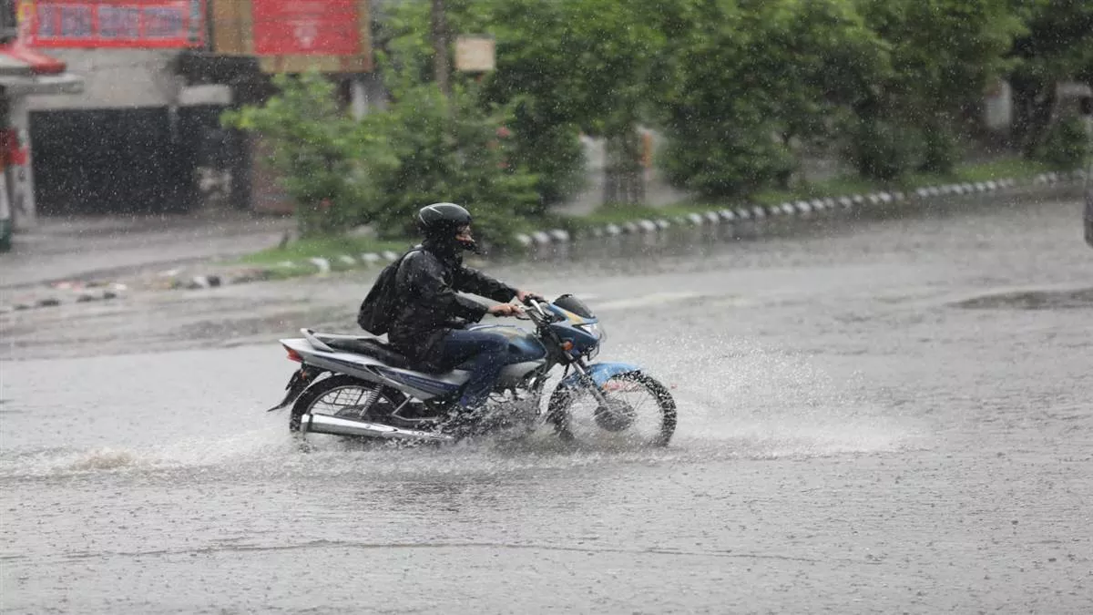 बंगाल के कई जिलों में भारी बारिश के आसार। फाइल फोटो
