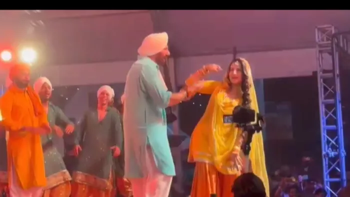 Sunny Deol And Ameesha Patel Dance Video