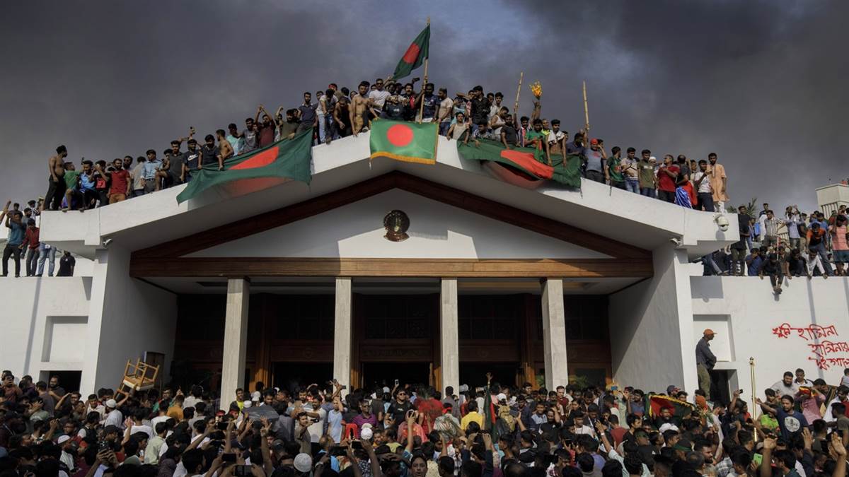 https://www.jagranimages.com/images/newimg/07082024/07_08_2024-bangladesh_protest_23774016.jpg