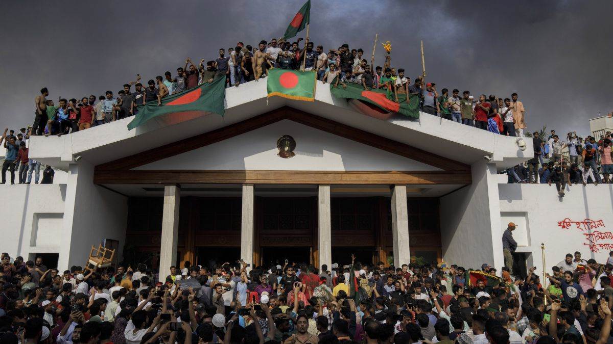 https://www.jagranimages.com/images/newimg/07082024/07_08_2024-bangladesh_violence_23773443_8285554.jpg