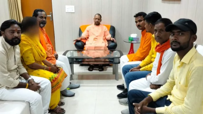 अयोध्या में दुष्कर्म पीड़िता मामले में सामाजिक प्रतिनिधिमंडल ने मिले सीएम योगी।- सोशल मीडिया