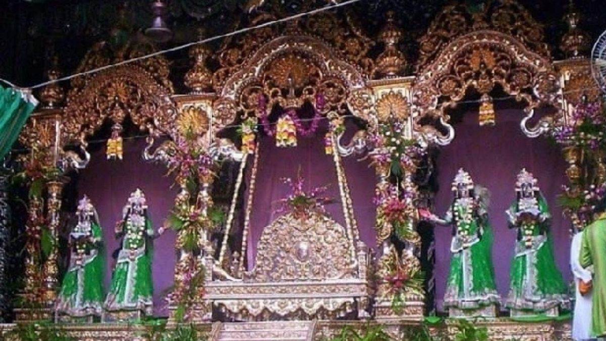 https://www.jagranimages.com/images/newimg/07082024/07_08_2024-gold-silver_carousel_banke_bihari_23773457.jpg