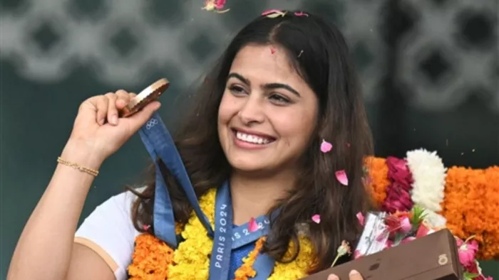 मनु भाकर पेरिस ओलंपिक में मेडल जीत लौटीं भारत