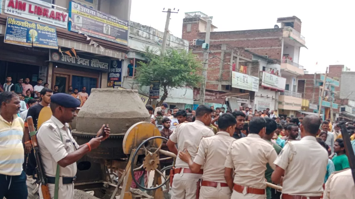 बिक्रम में ट्रक की चपेट में आया छात्र, दर्दनाक मौत, आक्रोश में सड़क जाम