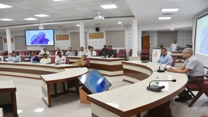 कुलपति के सामने उठे नियुक्ति और सुरक्षा जैसे मुद्दे, रैंकिंग सुधारने के लिए हो प्रयास