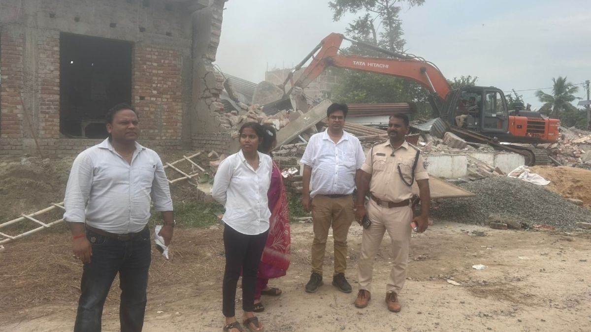 bulldozer action in bihar encroachment removed from patori market