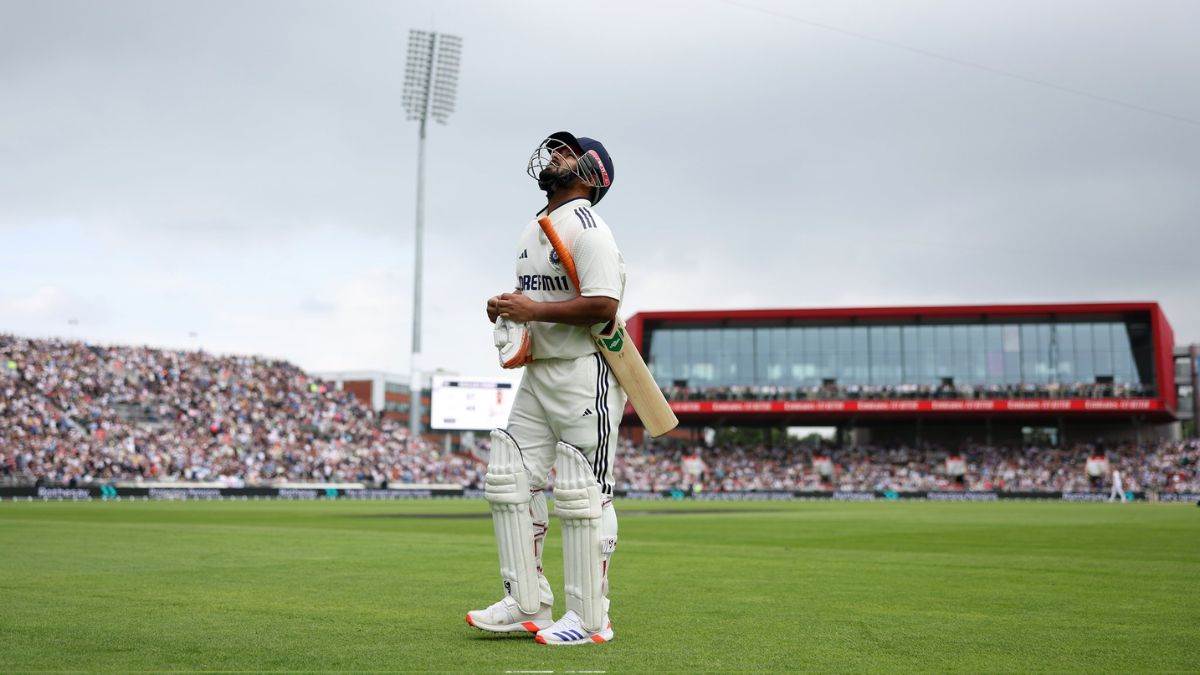 https://www.jagranimages.com/images/newimg/07082025/07_08_2025-chris_woakes_on_rishabh_pant_24006745.jpg